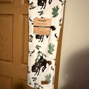 Wrangler Oversized 70" x 50" White Throw Blanket Rodeo Cowboy Horse Cactus NWT